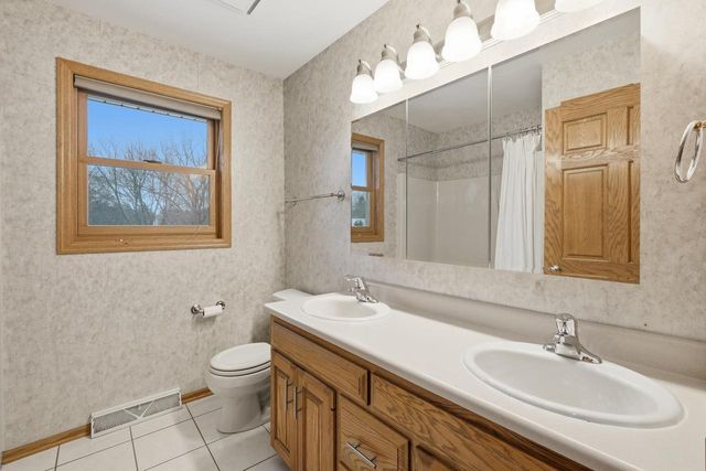 5948 Woods Edge Road, Fitchburg, WI 53711