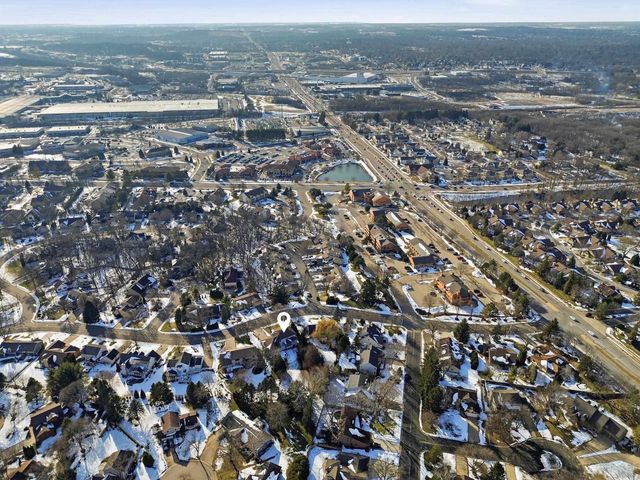 5948 Woods Edge Road, Fitchburg, WI 53711