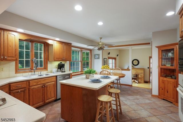 3 Ivy Ln, Hillsborough Twp., NJ 08844