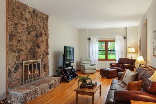 3 Ivy Ln, Hillsborough Twp., NJ 08844