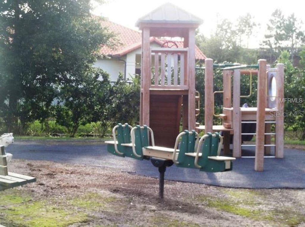 Image 11 of property listing at 737 CREST PINES DRIVE 634, Orlando, FL 32828