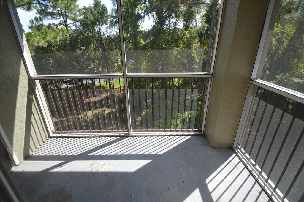 Image 5 of property listing at 737 CREST PINES DRIVE 634, Orlando, FL 32828