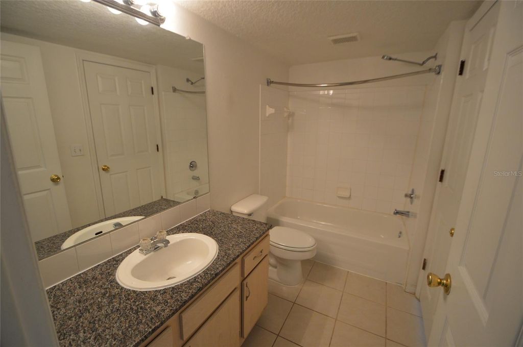Image 6 of property listing at 737 CREST PINES DRIVE 634, Orlando, FL 32828