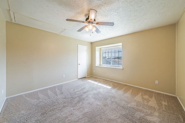 36 W Creek Lane, Grand Prairie, TX 75052
