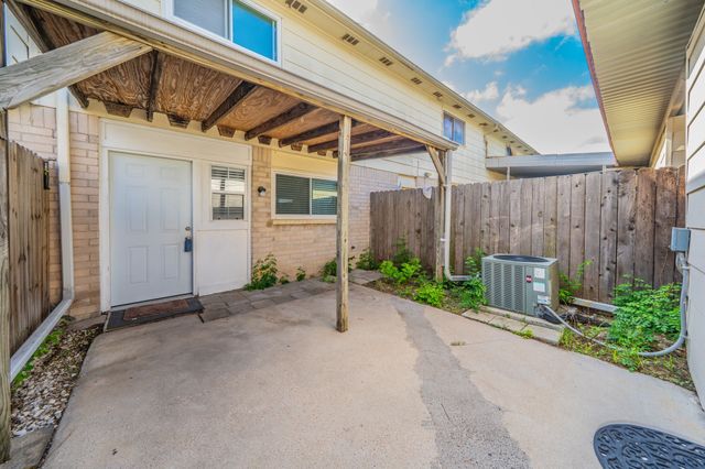 36 W Creek Lane, Grand Prairie, TX 75052