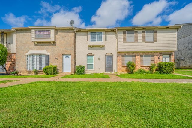 36 W Creek Lane, Grand Prairie, TX 75052