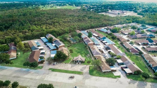 36 W Creek Lane, Grand Prairie, TX 75052