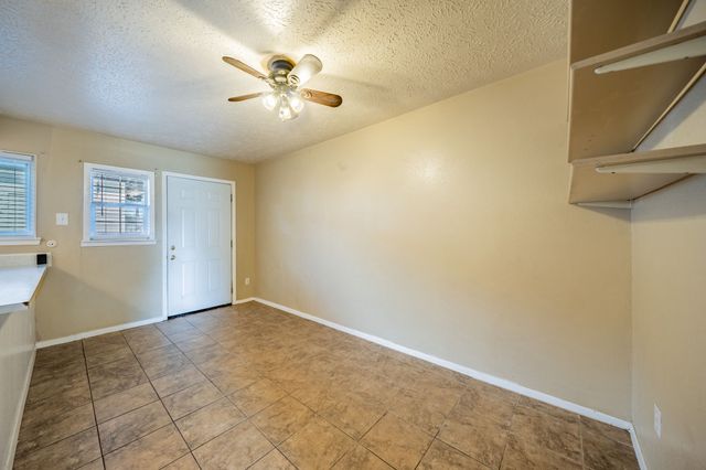36 W Creek Lane, Grand Prairie, TX 75052