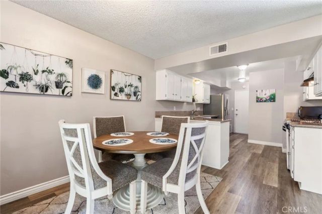 25259 Avenida Dorena, Newhall, CA 91321