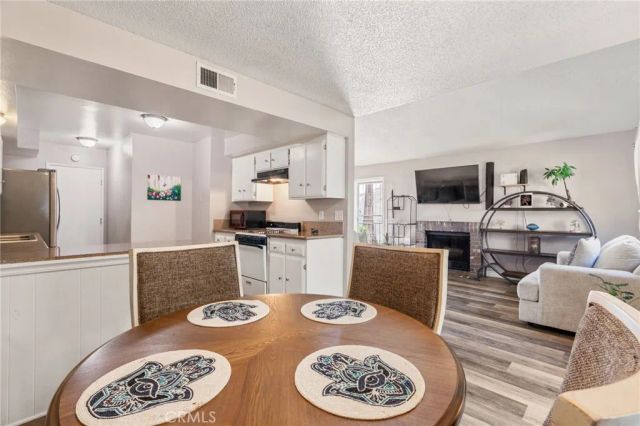 25259 Avenida Dorena, Newhall, CA 91321