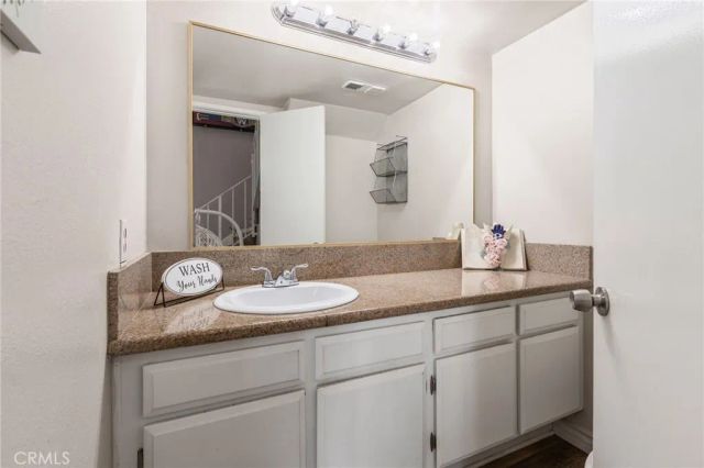 25259 Avenida Dorena, Newhall, CA 91321