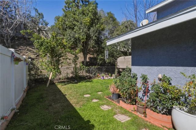 25259 Avenida Dorena, Newhall, CA 91321