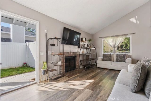 25259 Avenida Dorena, Newhall, CA 91321