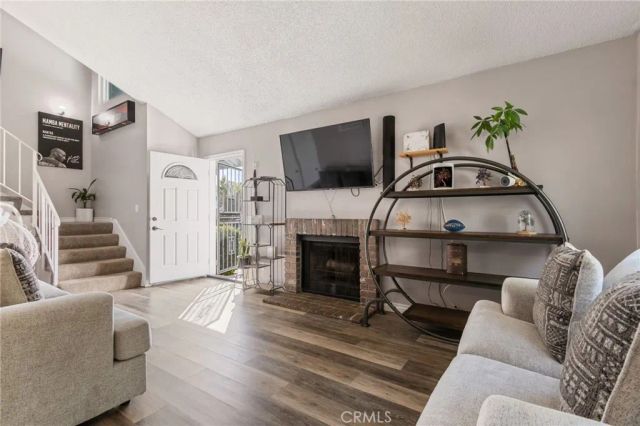 25259 Avenida Dorena, Newhall, CA 91321