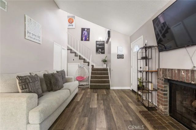 25259 Avenida Dorena, Newhall, CA 91321