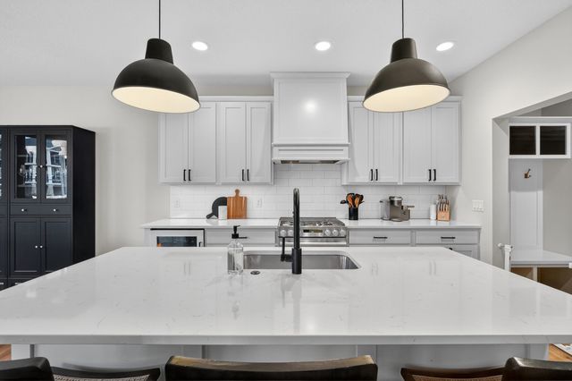 392 S 91st Street, West Des Moines, IA 50266