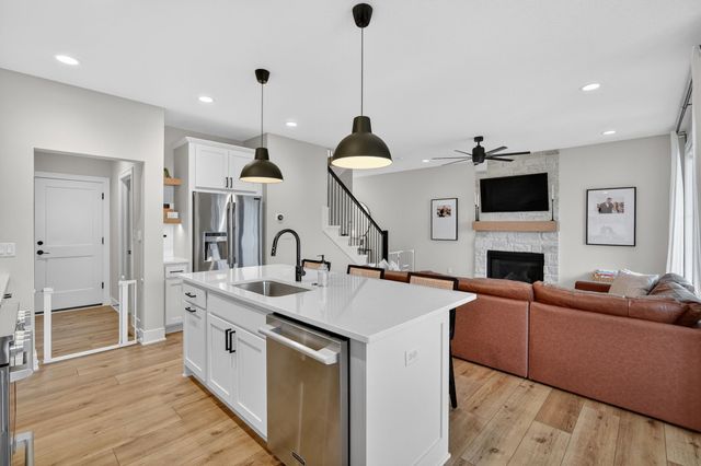 392 S 91st Street, West Des Moines, IA 50266