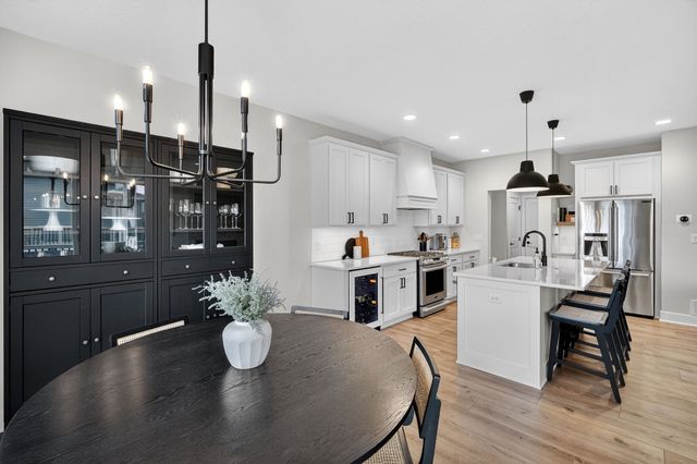 392 S 91st Street, West Des Moines, IA 50266