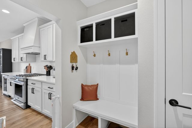 392 S 91st Street, West Des Moines, IA 50266