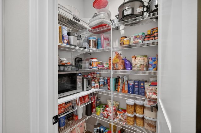 392 S 91st Street, West Des Moines, IA 50266