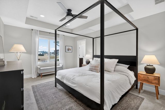 392 S 91st Street, West Des Moines, IA 50266