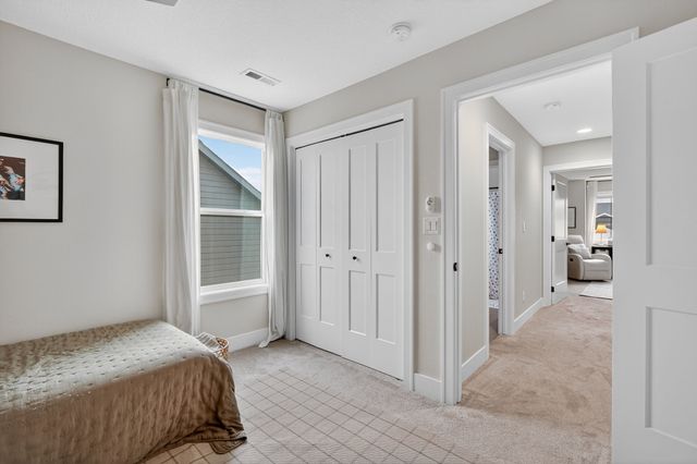 392 S 91st Street, West Des Moines, IA 50266