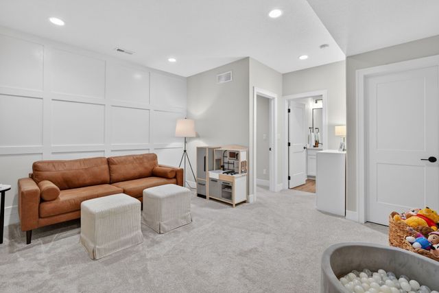 392 S 91st Street, West Des Moines, IA 50266