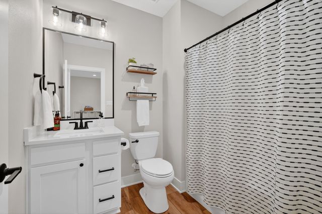 392 S 91st Street, West Des Moines, IA 50266