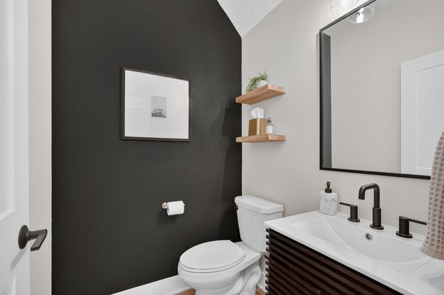 392 S 91st Street, West Des Moines, IA 50266