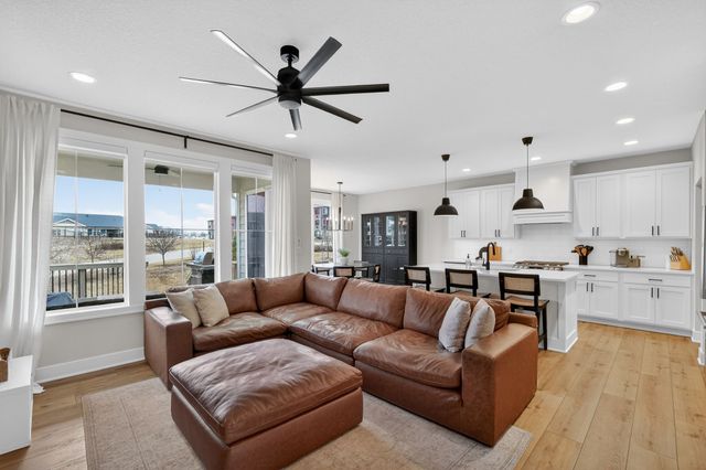 392 S 91st Street, West Des Moines, IA 50266