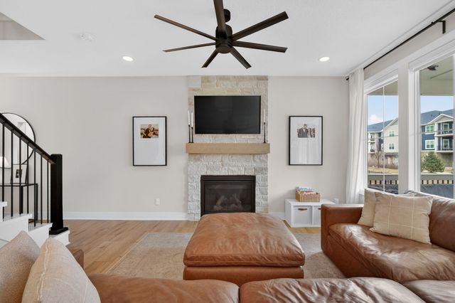 392 S 91st Street, West Des Moines, IA 50266