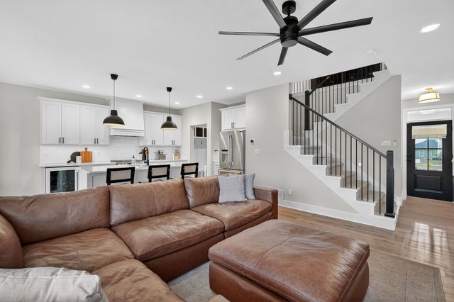 392 S 91st Street, West Des Moines, IA 50266