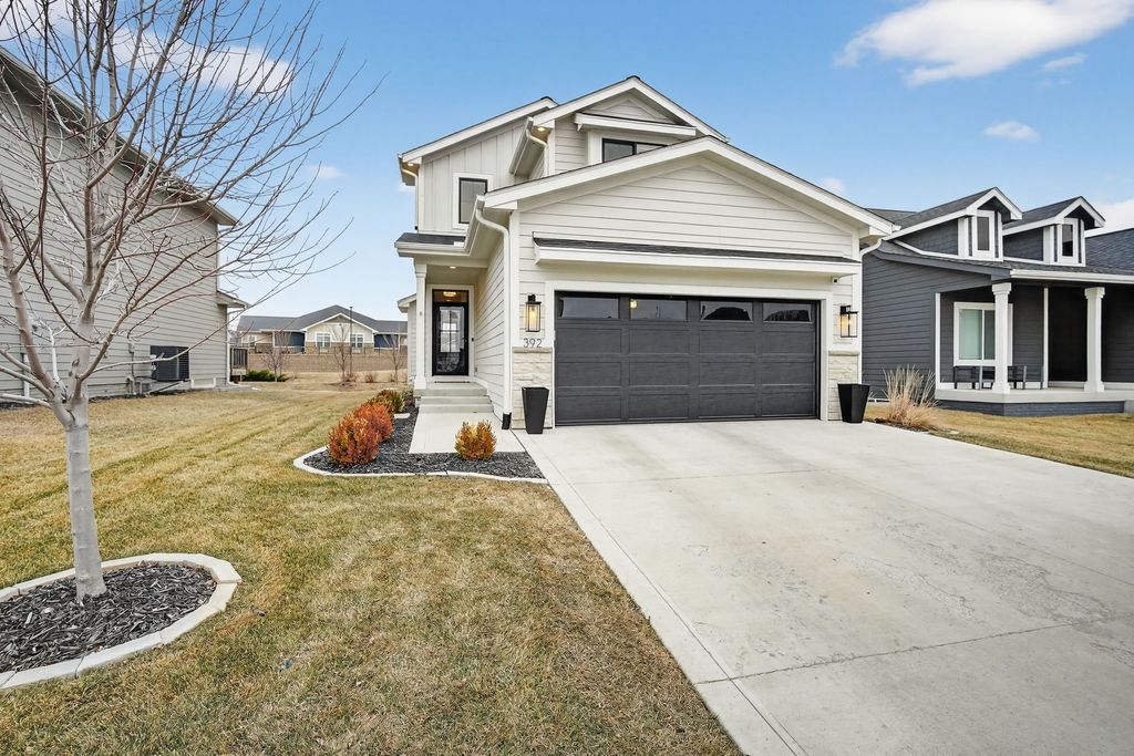 392 S 91st Street, West Des Moines, IA 50266