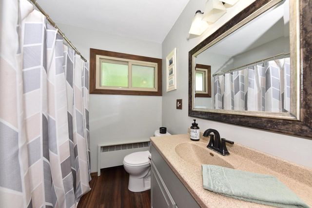 W200N9459 Woodside LANE, Menomonee Falls, WI 53051