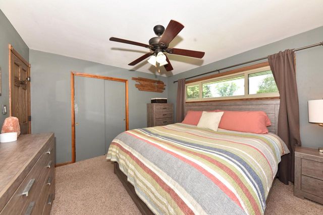 W200N9459 Woodside LANE, Menomonee Falls, WI 53051