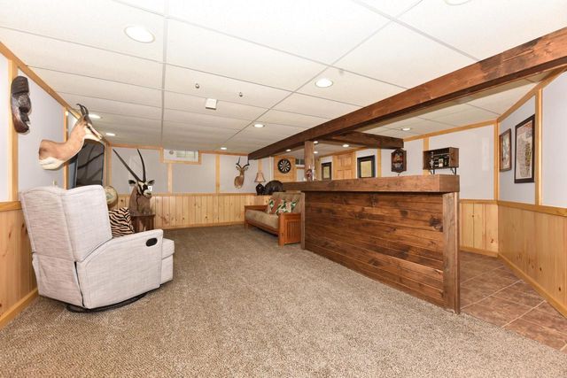W200N9459 Woodside LANE, Menomonee Falls, WI 53051