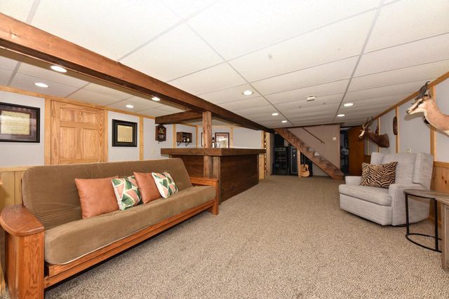 W200N9459 Woodside LANE, Menomonee Falls, WI 53051