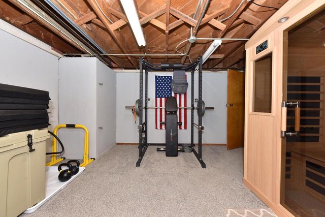 W200N9459 Woodside LANE, Menomonee Falls, WI 53051