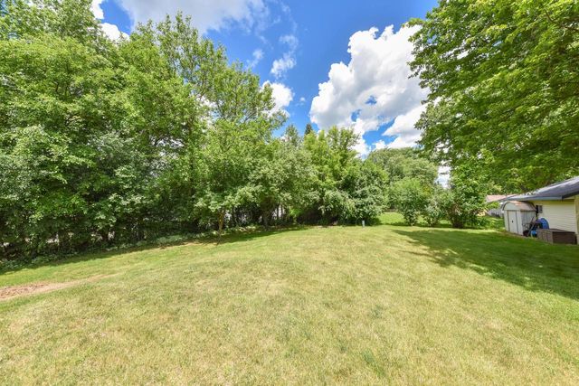 W200N9459 Woodside LANE, Menomonee Falls, WI 53051