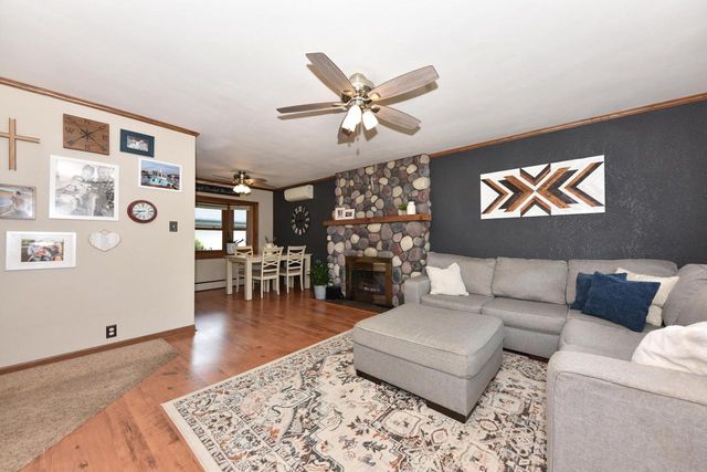W200N9459 Woodside LANE, Menomonee Falls, WI 53051