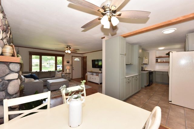 W200N9459 Woodside LANE, Menomonee Falls, WI 53051