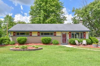W200N9459 Woodside LANE, Menomonee Falls, WI 53051