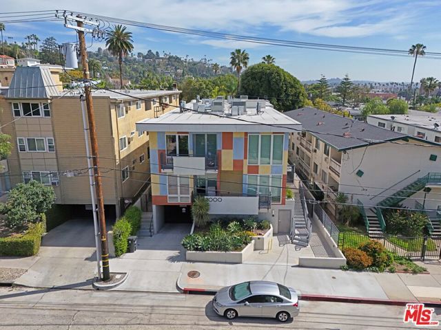 2000 N Beachwood Drive, Los Angeles, CA 90068