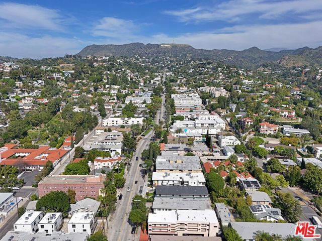 2000 N Beachwood Drive, Los Angeles, CA 90068