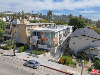 2000 N Beachwood Drive, Los Angeles, CA 90068