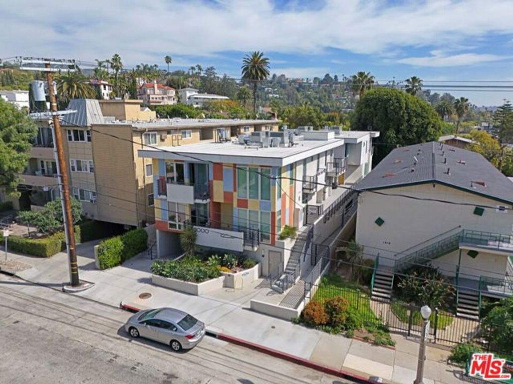 2000 N Beachwood Drive, Los Angeles, CA 90068