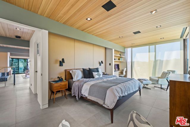 5671 Spreading Oak Drive, Los Angeles, CA 90068