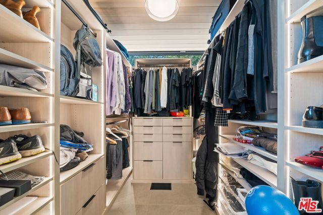 5671 Spreading Oak Drive, Los Angeles, CA 90068