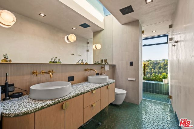 5671 Spreading Oak Drive, Los Angeles, CA 90068