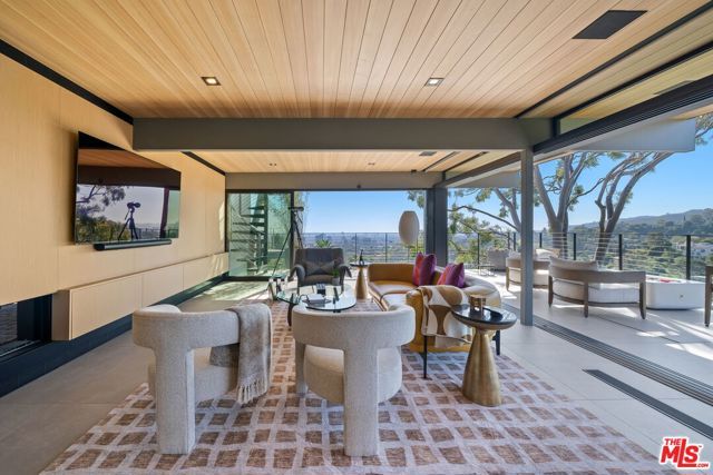 5671 Spreading Oak Drive, Los Angeles, CA 90068